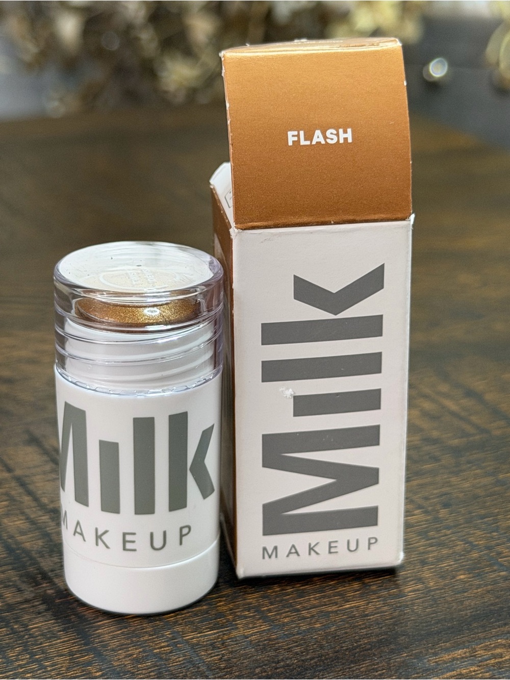 Flash-Milk Makeup HighlighterStick — Metallic Gold